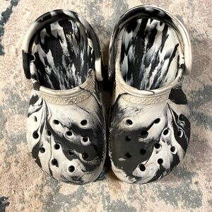 Crocs size 7T